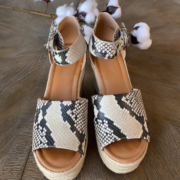 Nine West python ankle strap platform wedges , 8M - Picture 3 of 8